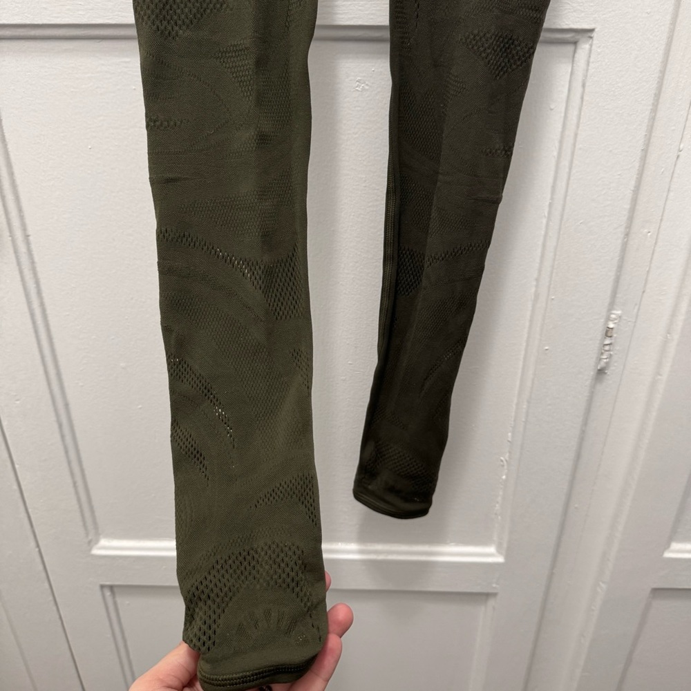 Lululemon Reveal Tight *En Avante in Dark Olive - Picture 7 of 10